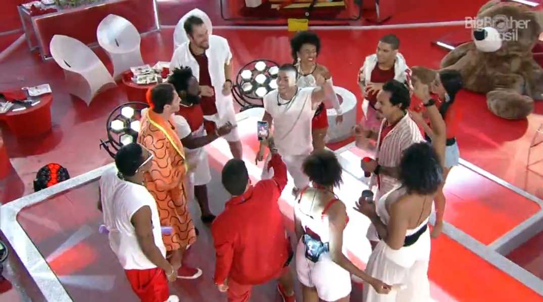 Foto: T3ddy já está confinado para o 'BBB22', que estreia no