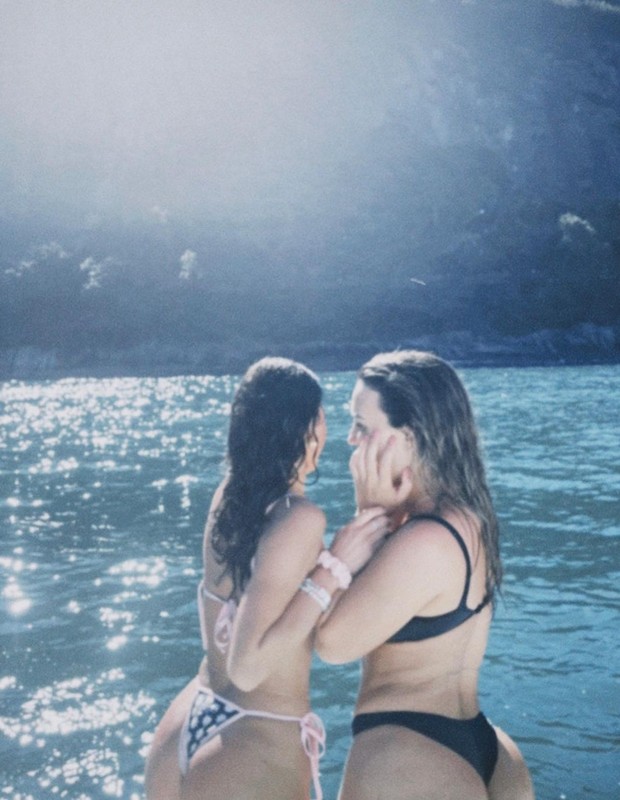 (Bruna e Rafa em foto conceitual de seu passeio de barco, Reprodução/Instagram)