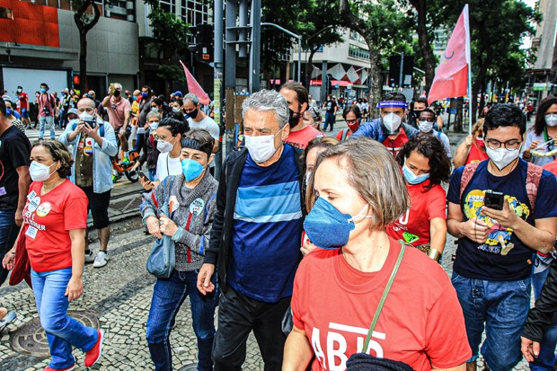 Chico Buarque em manifestação no último sábado (19/06) no Rio de Janeiro (Foto:Fabricio Silva /AgNews)