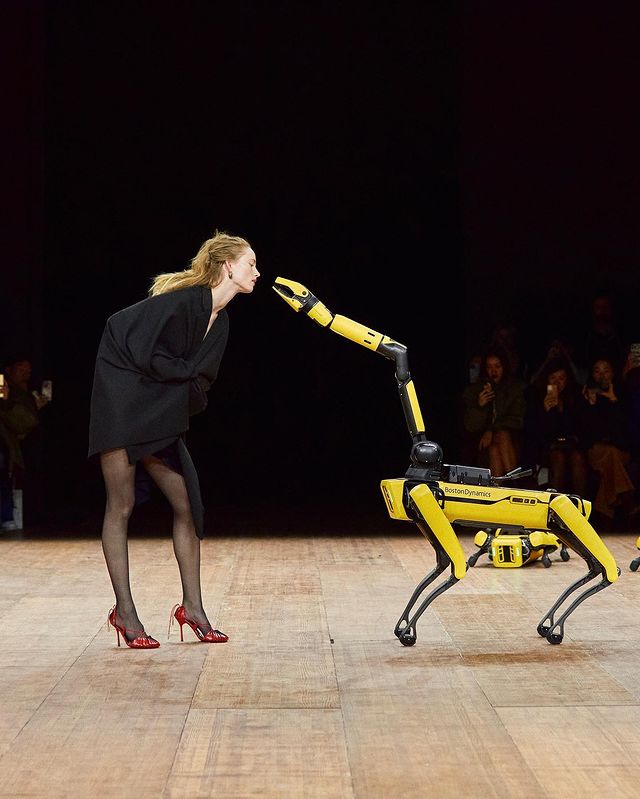 Coperni inova e traz robôs as passarelas da Paris Fashion Week (Foto:Reprodução/Corpeni/Instagram)