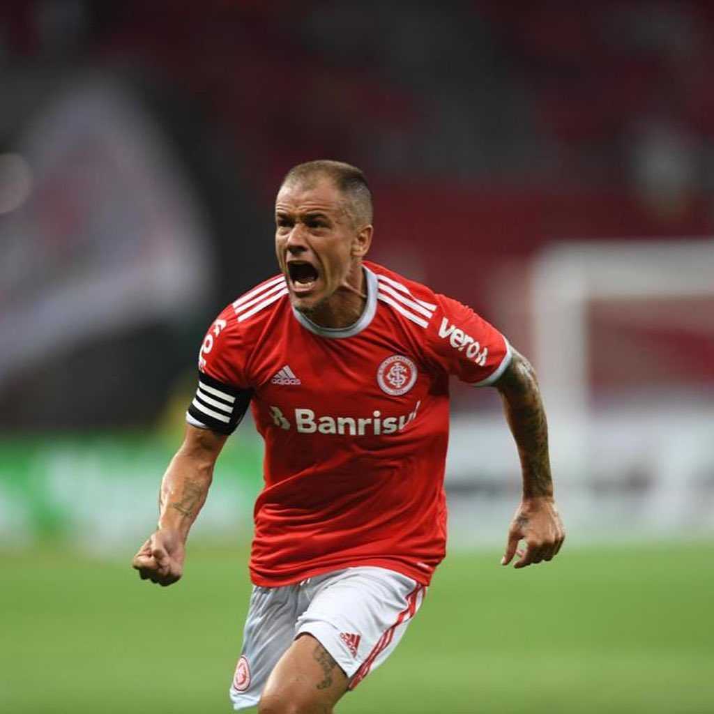 Inter tenta empréstimo do centroavante Wesley Moraes
