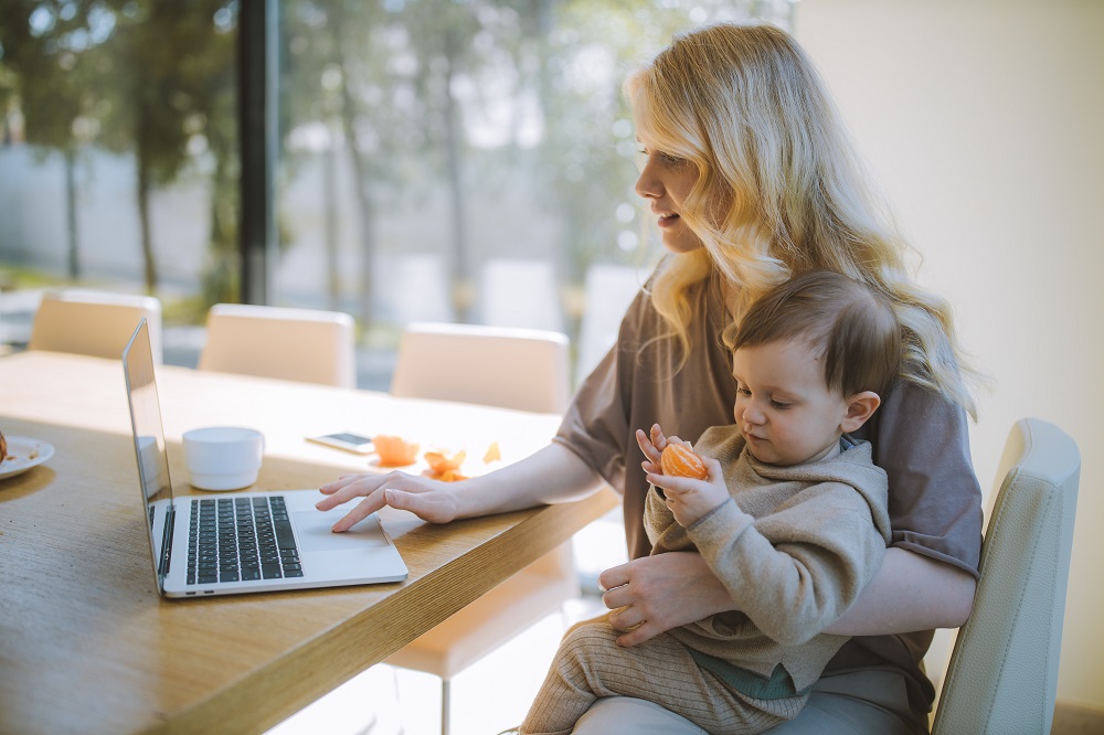 Mães erguem negócios voltados para grávidas e outras mães. Reprodução/Pexels/Anastasia Shuraeva