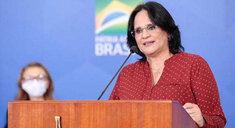 Damares Alves foi ministra da Mulher, da Família e dos Direitos Humanos do governo Jair Bolsonaro. (Foto: Reprodução/Portal R7)