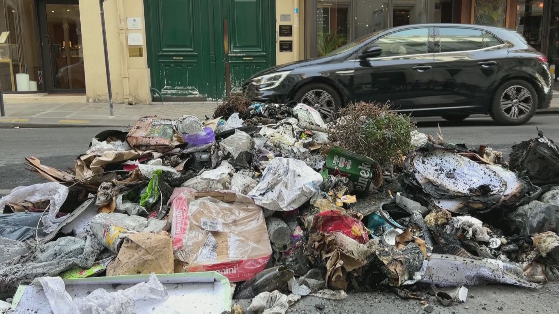 Mais lixo pela cidade (Reprodução\Globo News)
