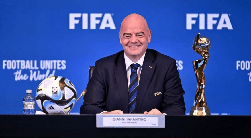 Lance - MUNDIAL DE CLUBES! 🏆🌍 A partir de 2025, a competição contará com  32 equipes e será disputada de quatro em quatro anos. Segundo o presidente  da entidade, Gianni Infantino, será