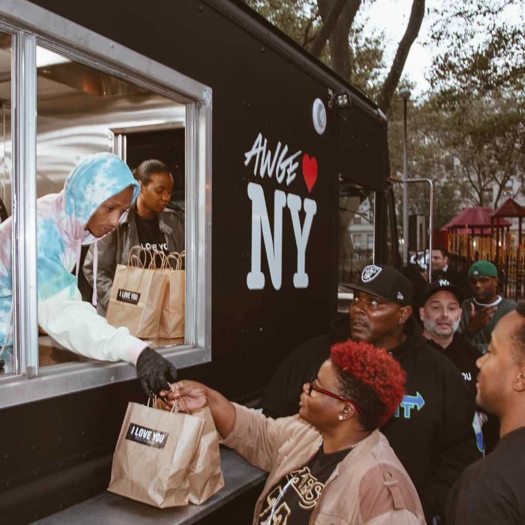 Jaden Smith, filho de Will Smith, funda food truck com comida vegana de  graça para quem precisa