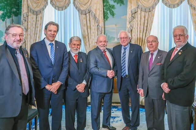 Lula e ministros durante encontro com o senador democrata Bernie Sanders, nos Estados Unidos — (Foto: Ricardo Stuckert/Presidência da República) Lorena Bueri
