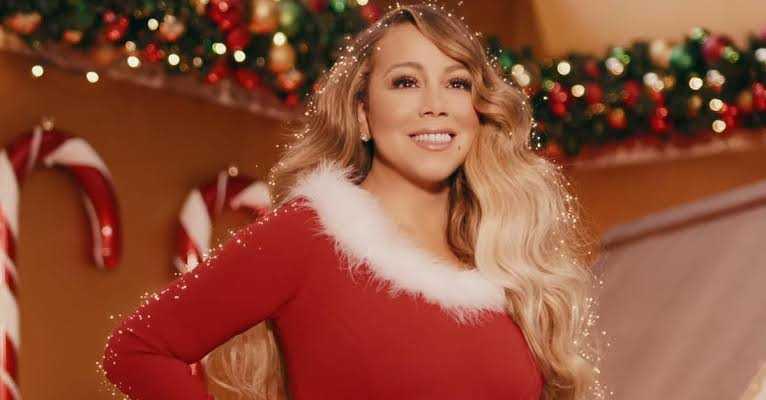 Mariah Carey em clipe All I Want For Christmas Is You. (Foto: Reprodução/ Site PoltronaVip)