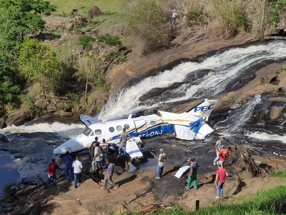 Imagens da aeronave após acidente (Foto: Reprodução/G1) Lorena Bueri