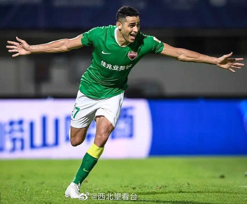 Alan Kardec comemorando gol pelo Shenzhen FC