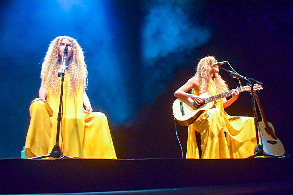 Vitória Falcão e Ana Caeteno fazem show emocionante no Rio (Foto: Vitória Rangel) Lorena Bueri