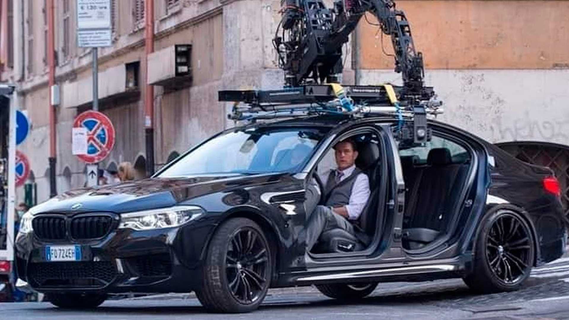 Tom Cruise no BMW M5 nas gravações do novo filme. (Foto: Reprodução/Automais) Lorena Bueri