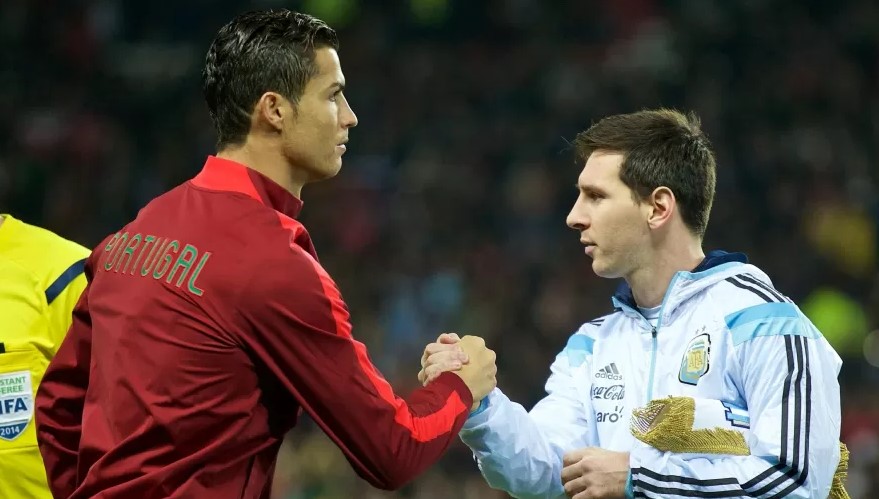 Cristiano Ronaldo e Messi duelam no xadrez em propaganda - 19/11