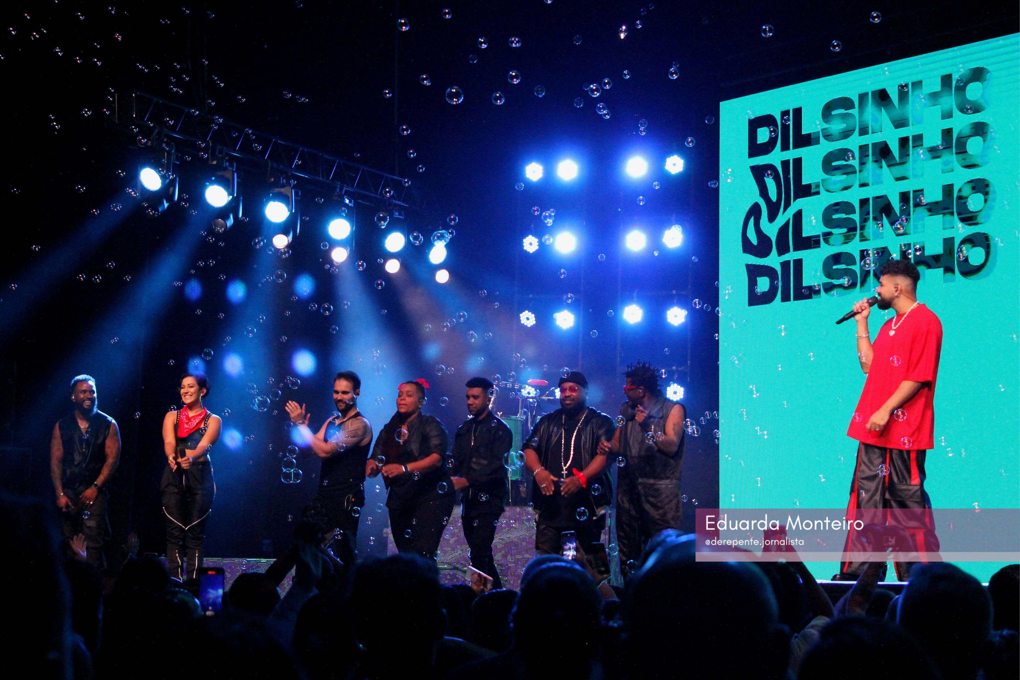 Dilsinho  e sua banda no palco do Qualistage (Foto: Eduarda Monteiro) Lorena Bueri