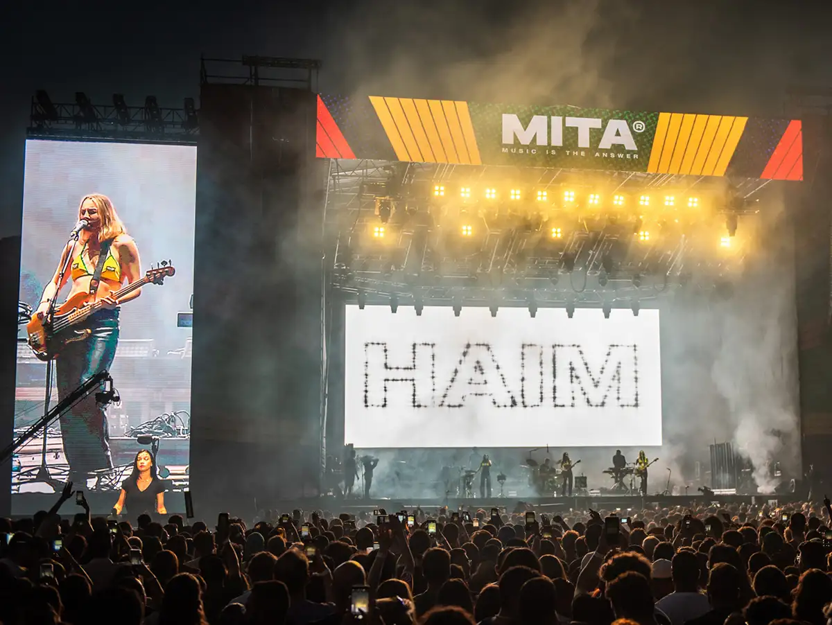 Apresentação da banda Haim no palco do Mita Festival 2023.(Foto: Reprodução/POPline/@arielmartini) Lorena Bueri