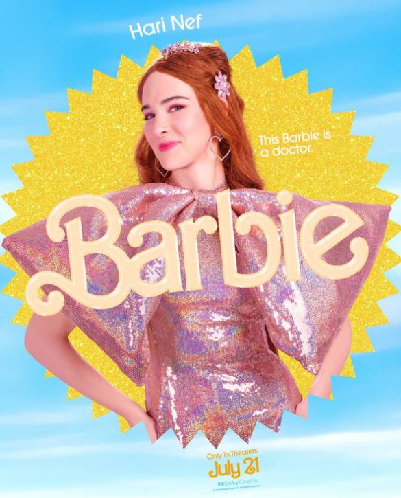 Hari Nef como Barbie Reprodução/Divulgação Lorena Bueri