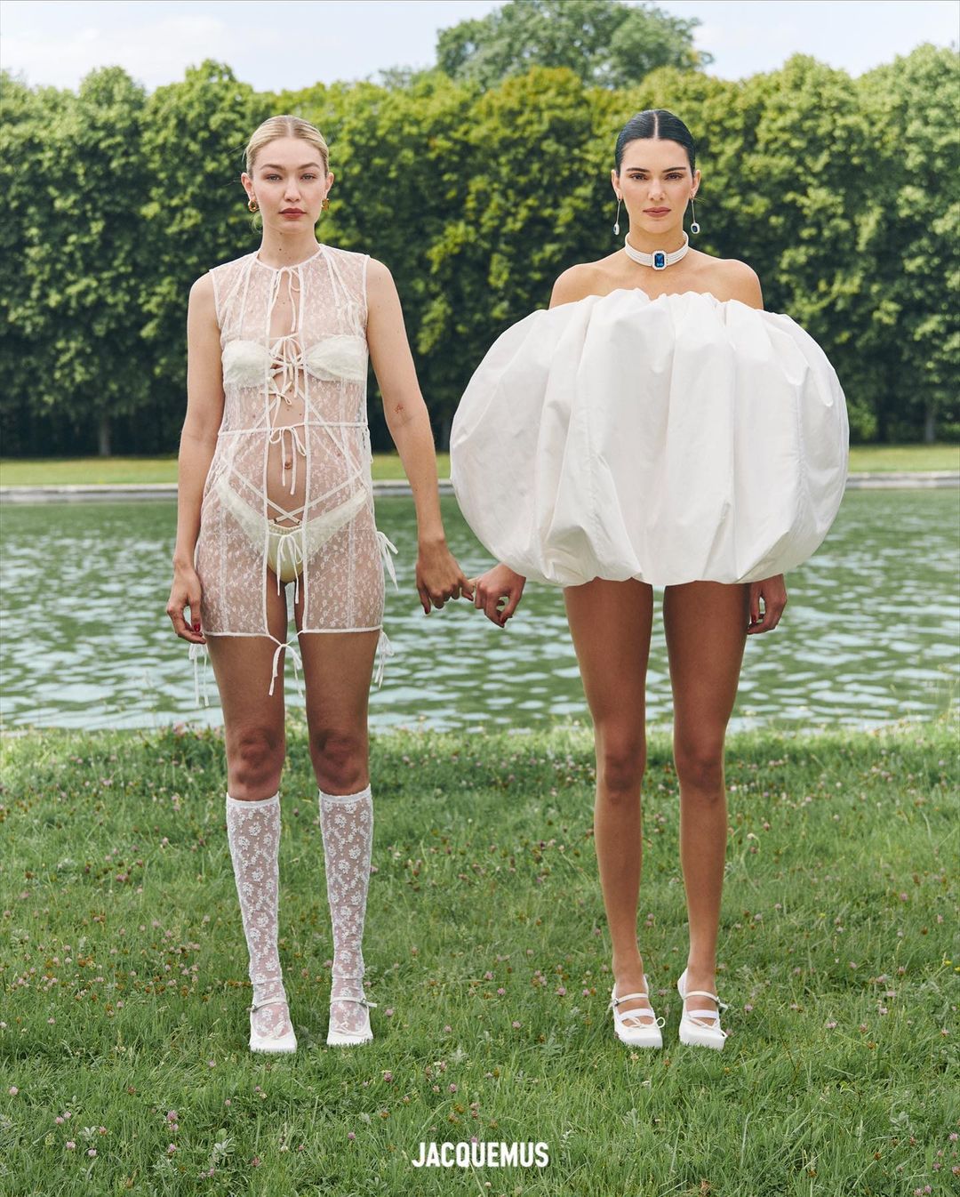 Gigi Hadid e Kendall Jenner desfilam coleção de Jacquemus inspirada em Diana (Foto: Reprodução/Instagram @jacquemus)
