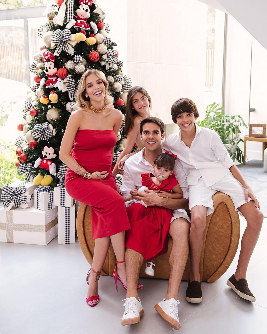 Kaká, Carolina Leite e os filhos. Foto: Reprodução/Instagram/@kaka Lorena Bueri