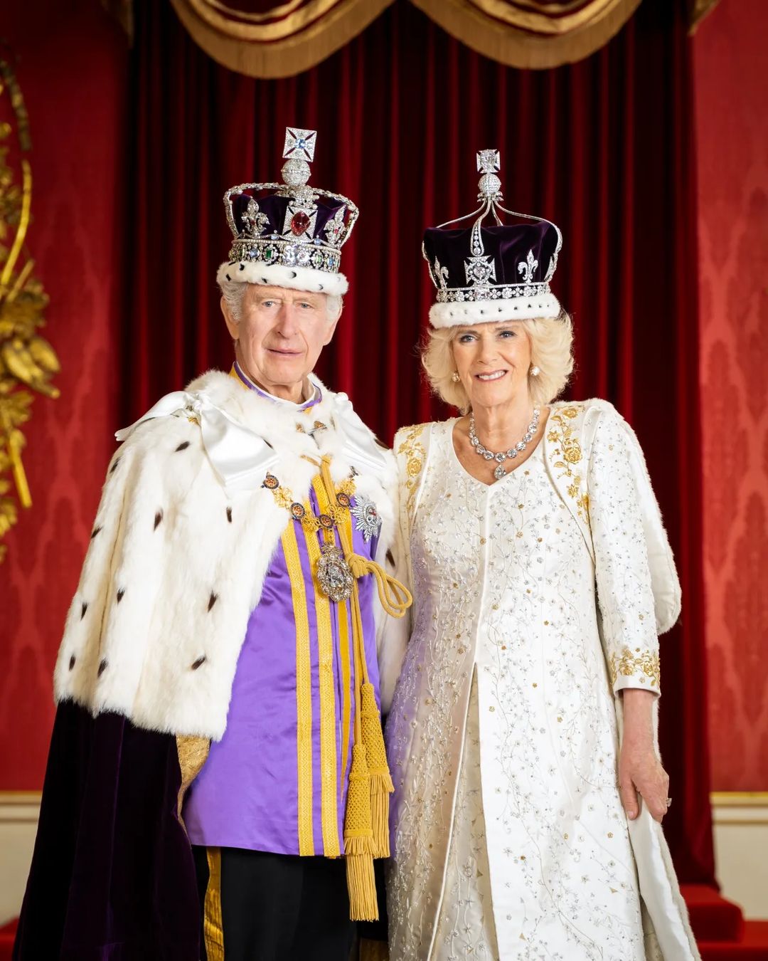 Rei Charles e Rainha Camilla no dia da coroação.