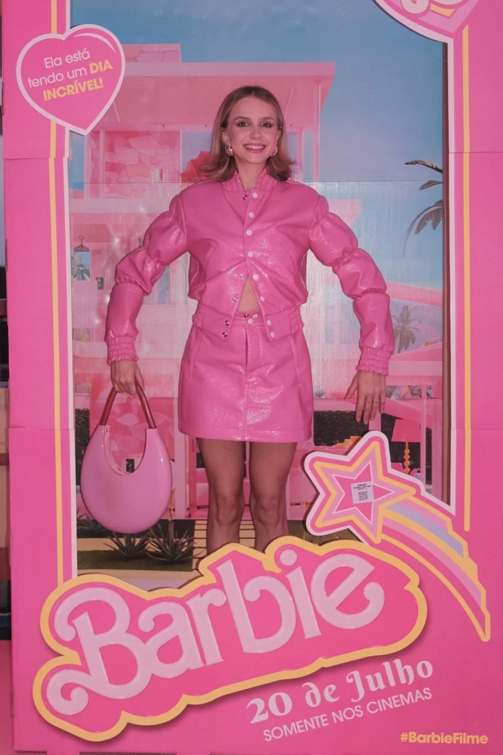 Famosos ousam nos looks da pré-estreia do filme da Barbie