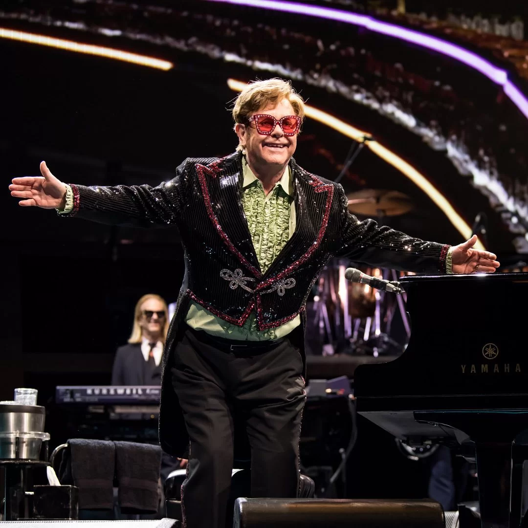 Elton John (Foto: Reprodução/Instagram/@eltonjohn) Lorena Bueri
