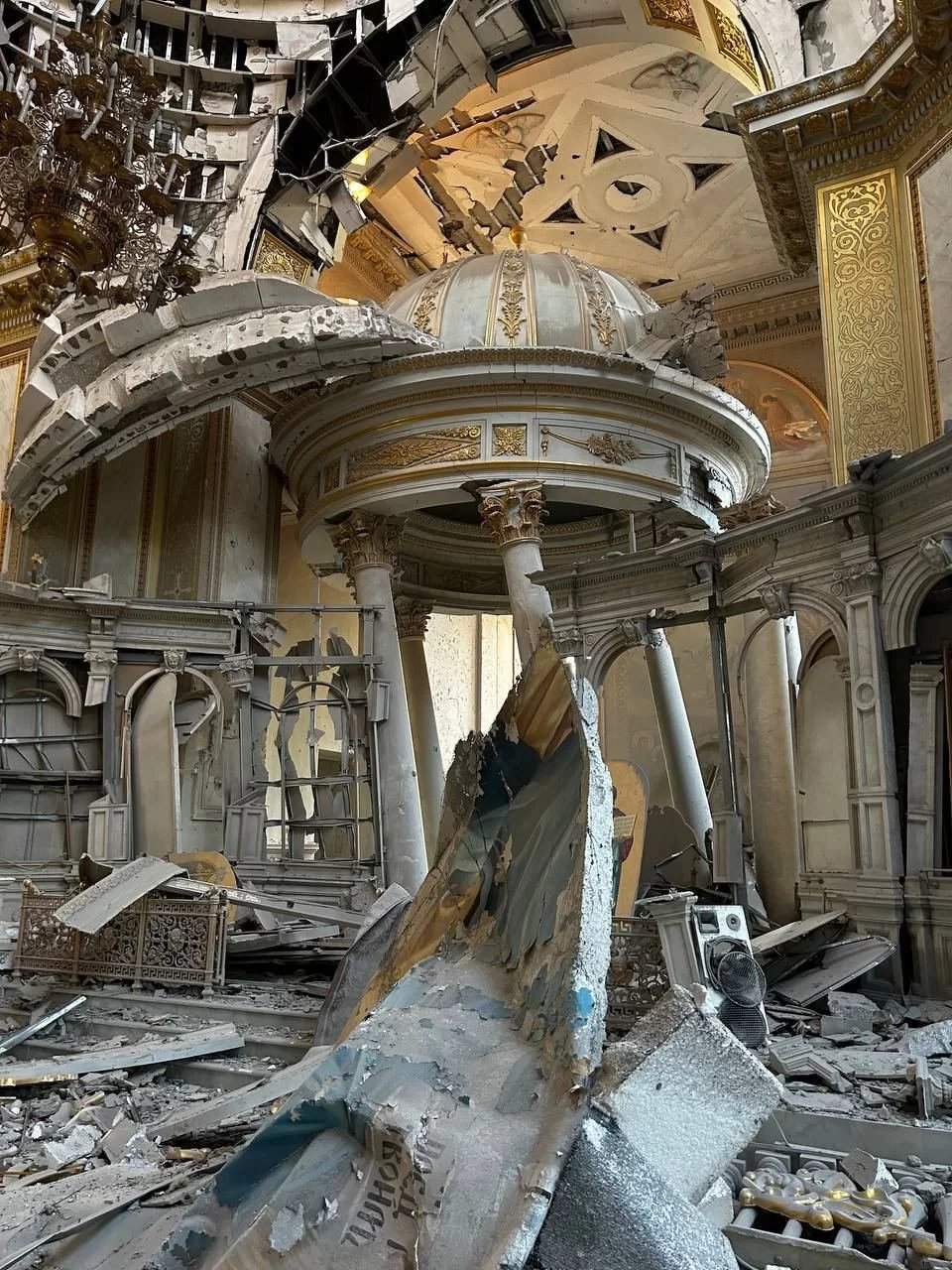  Catedral da Transfiguração em Odessa destruída pelos russos 