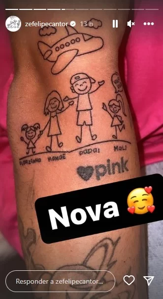 Foto: Zé Felipe faz tatuagem em homenagem a familia e a We pink (Reprodução/Instagram/@zefelipecantor)