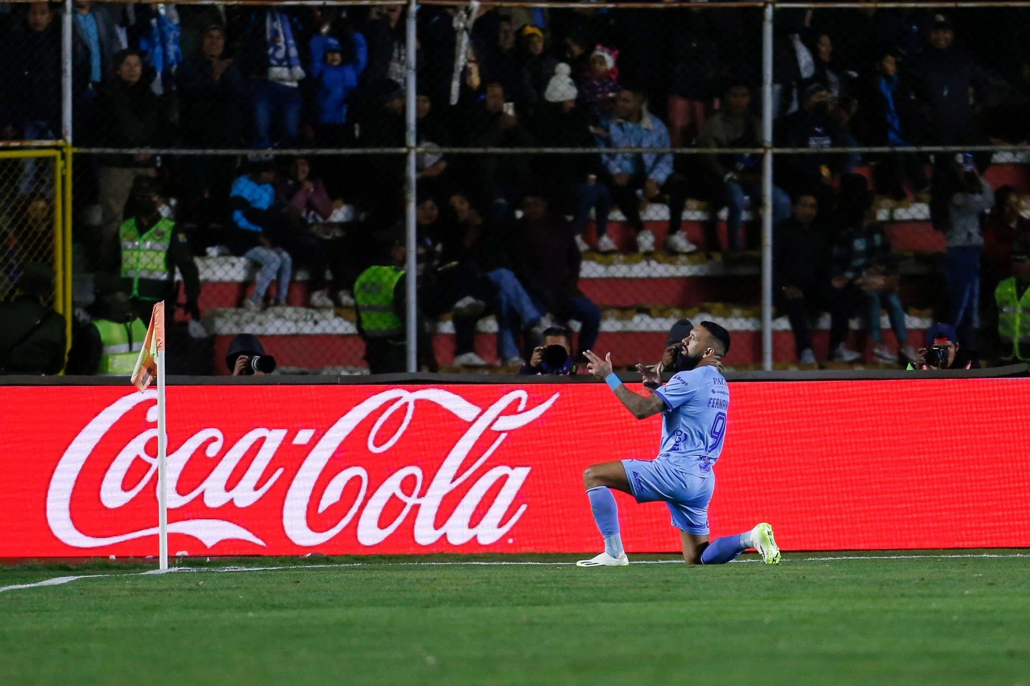 Athletico-PR perde para o Bolívar e se complica na Libertadores