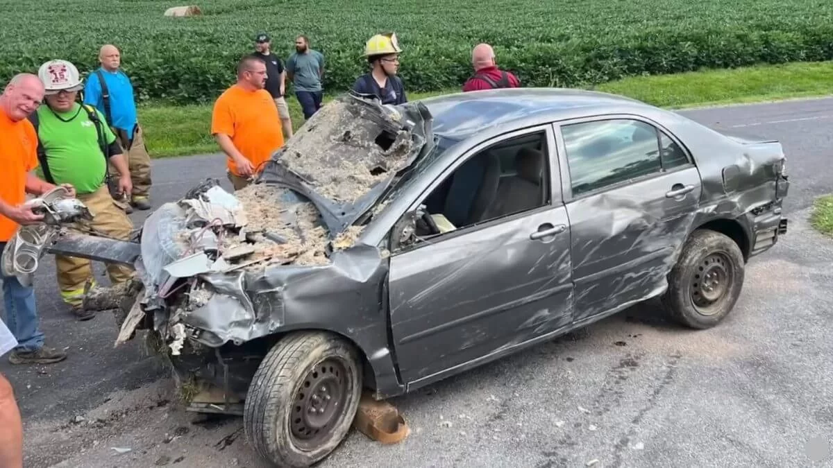 Foto do carro retirado da casa após o acidente em Decatur, nos Estados Unidos (Foto: Reprodução/JUNCTION FIRE COMPANY) Lorena Bueri