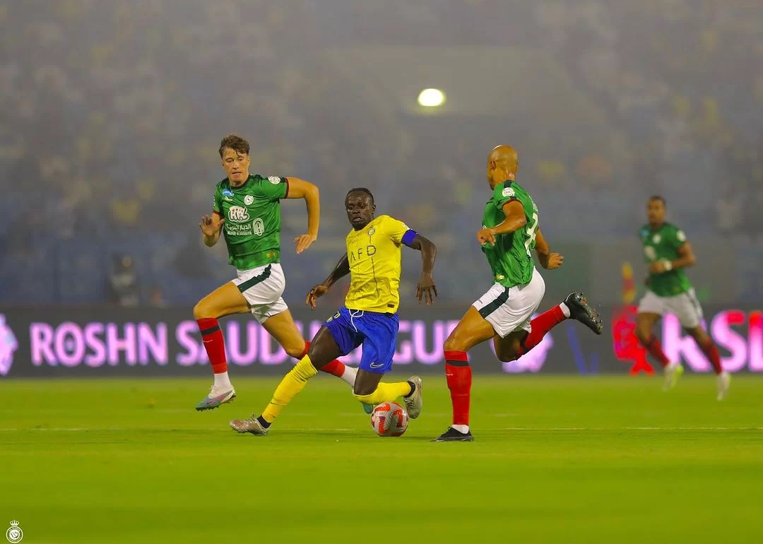 Sadio Mané é a estrela do jogo na ausência de Ronaldo (Foto: Reprodução/@al-nassr/Instagram)