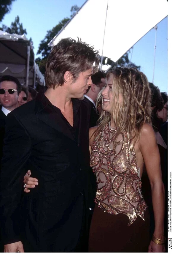 Brad Pitt e Jennifer Aniston 1999 no Emmy Awards (Foto: Reprodução/Purepeople) Lorena Bueri