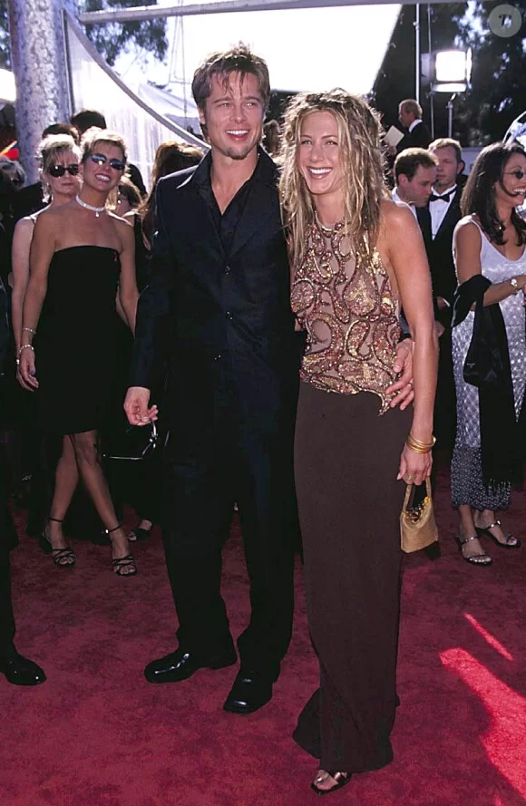 Brad Pitt e Jennifer Aniston 1999 no Emmy Awards (Foto: Reprodução/Purepeople) Lorena Bueri