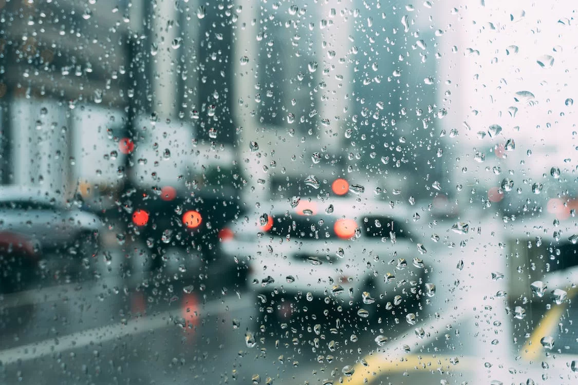 Chuva registrada dentro de um carro