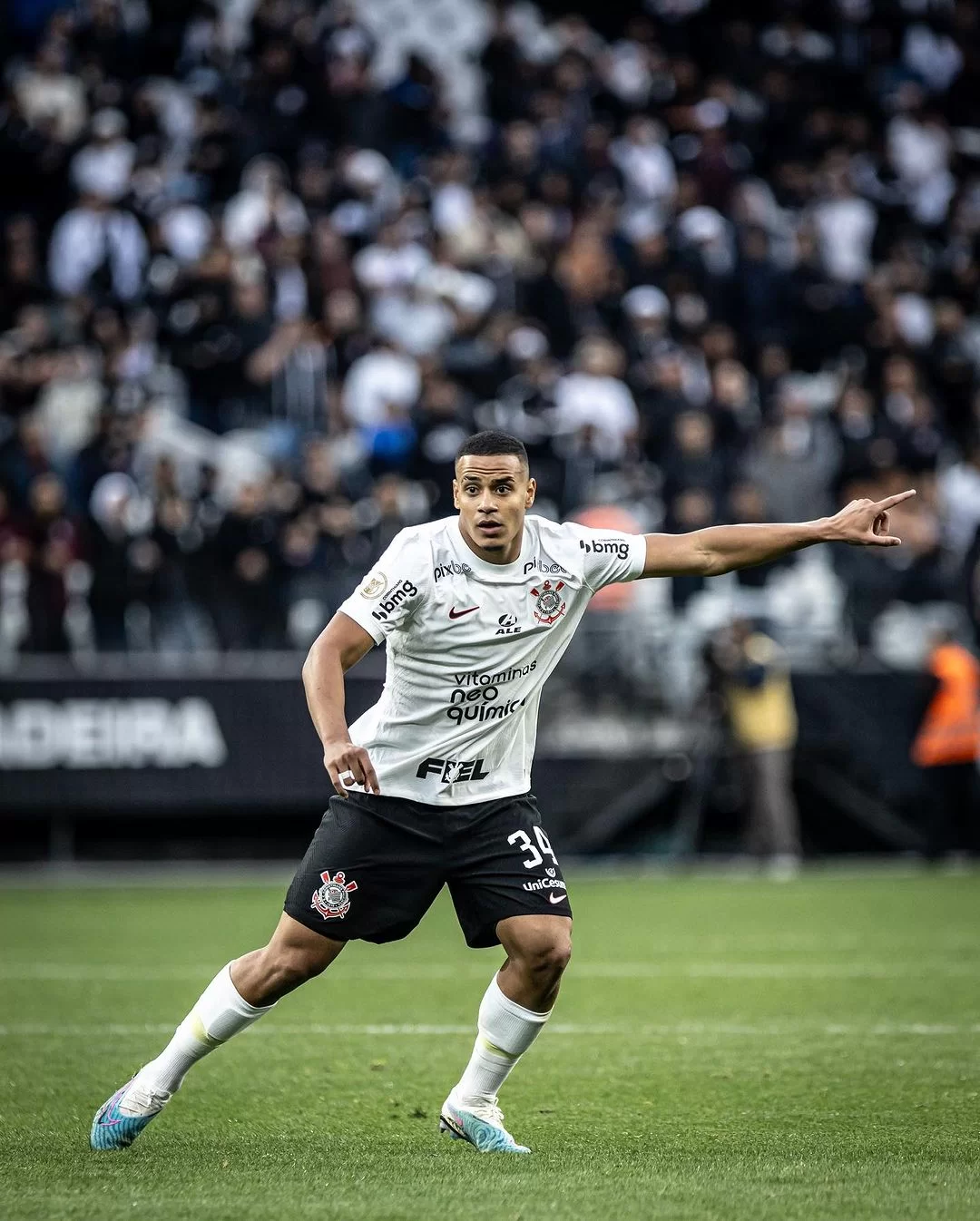 Rodrigo atuando na zaga do Corinthians (Foto: Reprodução/@murillo_34/Instagram)