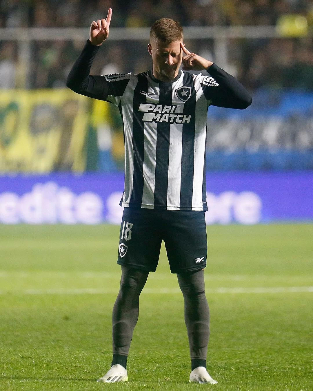 Lucas em comemoração de único gol feito na partida contra o Defensa y Justicia