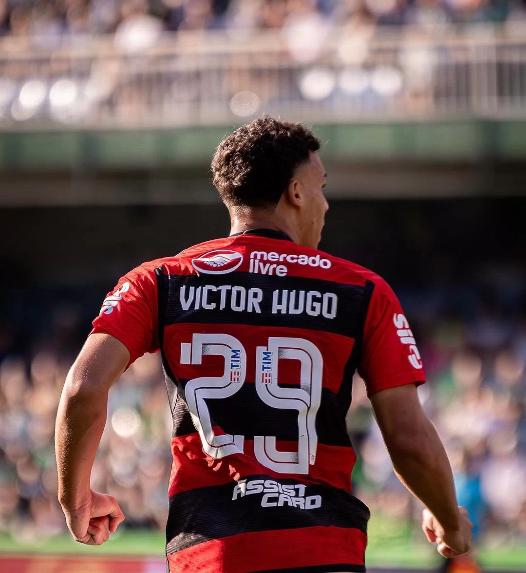Victor Hugo durante partida pelo Flamengo (Foto: Reprodução/@victorhugo/Instagram)