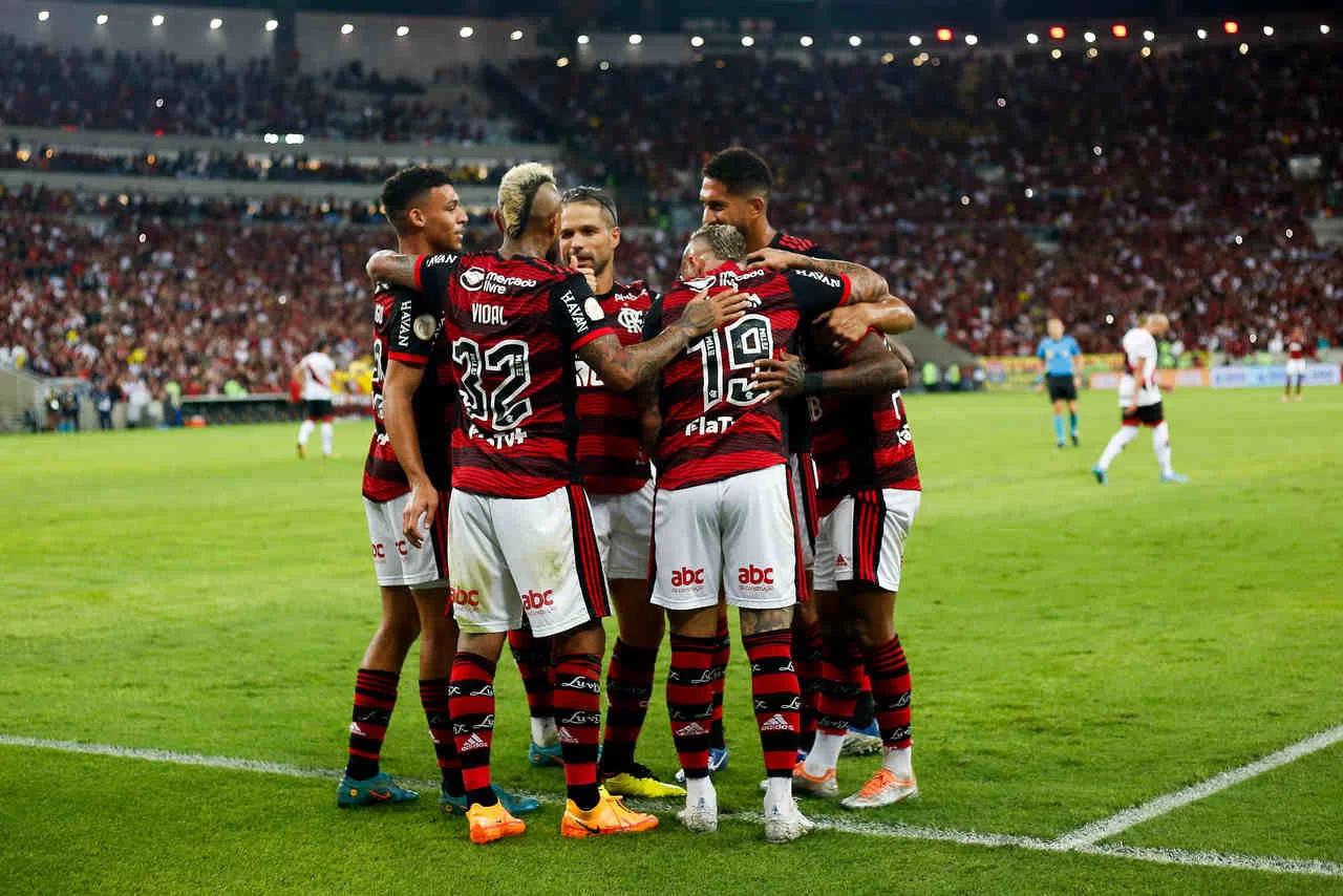 Flamengo tem sete jogadores em reta final de contrato; veja a situação de  cada um