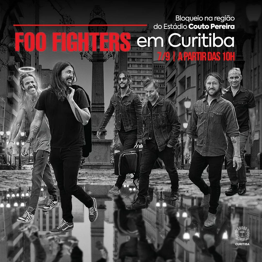 Anúncio do bloqueio de ruas no entorno do estádio Couto Pereira em Curitiba devido ao show do Foo Fighters às 21h