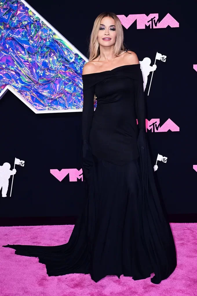 Rita Ora no VMA 2023 (Foto: Reprodução/Hollywoodlife) Lorena Bueri