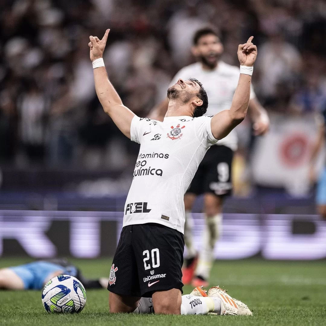 Corinthians fica no empate com o Grêmio em jogo de oito gols no Brasileirão