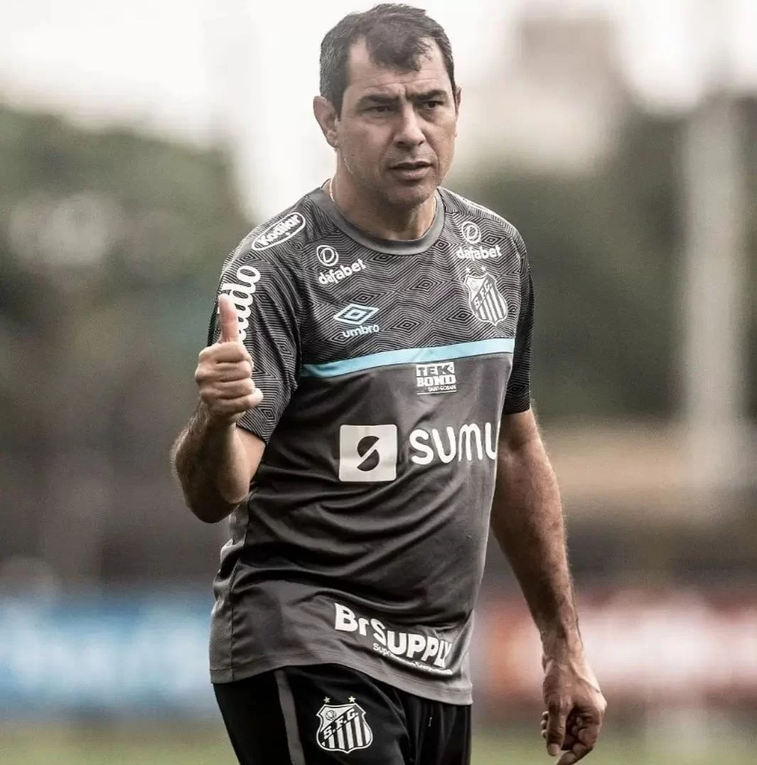 Fábio Carille em 2021 quando foi treinador do Santos