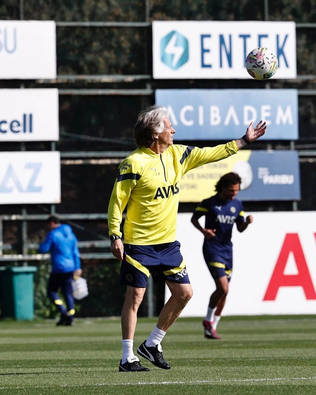 Jorge Jesus em treinamento dos jogadores de Fenerbahçe, clube em que teve passagem