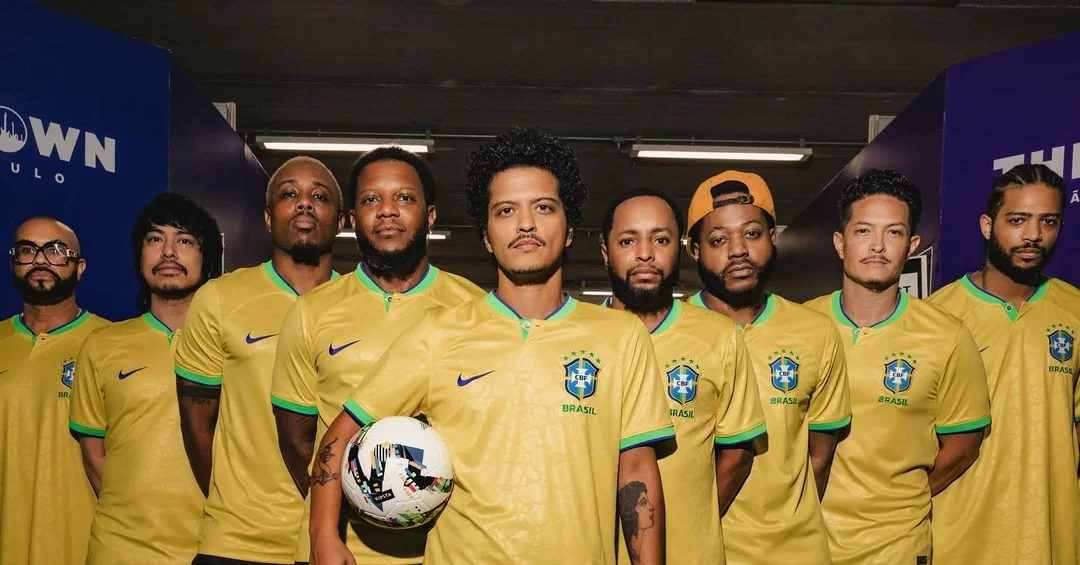 Bruno Mars veste camiseta do Brasil. (Reprodução/Instagram @brunomars)