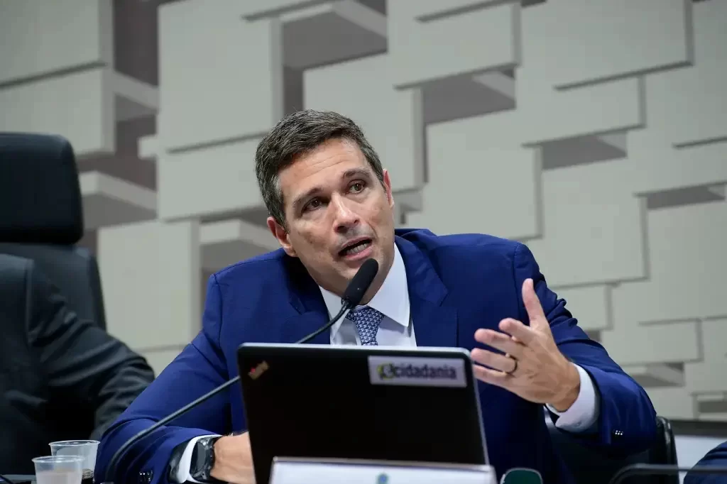 Na quarta (27), Campos Neto ressaltou importância de persistir na meta de zerar os déficits