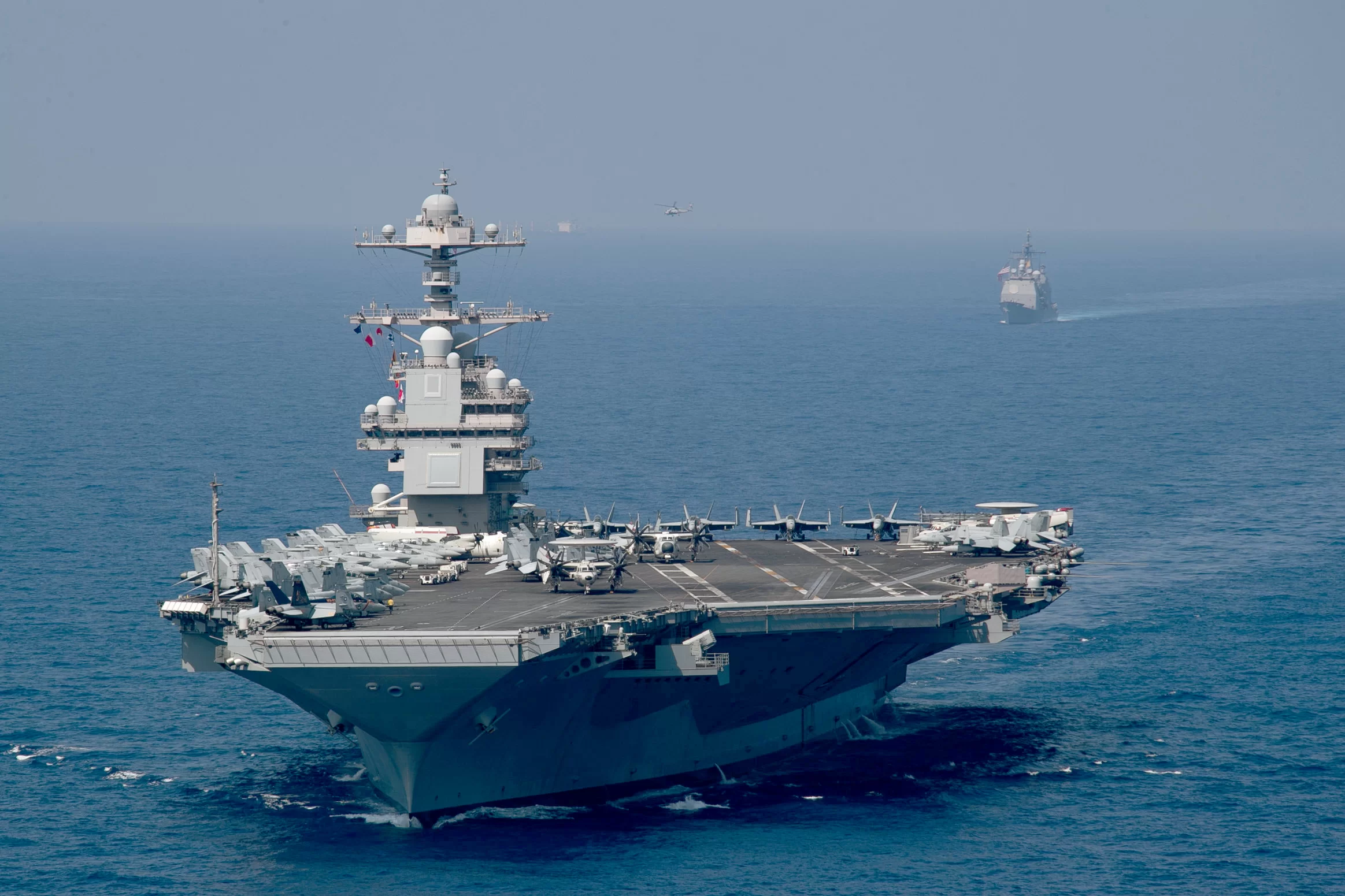 O USS Gerald R. Ford, maior e mais caro porta-aviões do mundo, chegou Mar Mediterrâneo Oriental na terça-feira (10)