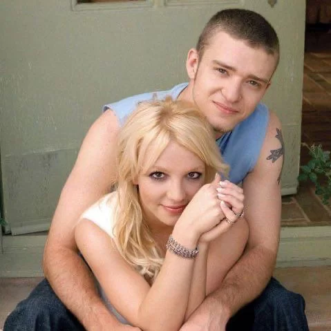 Tudo que já sabemos sobre a biografia de Britney Spears: exploração,  drogas, aborto e namoro com Justin Timberlake