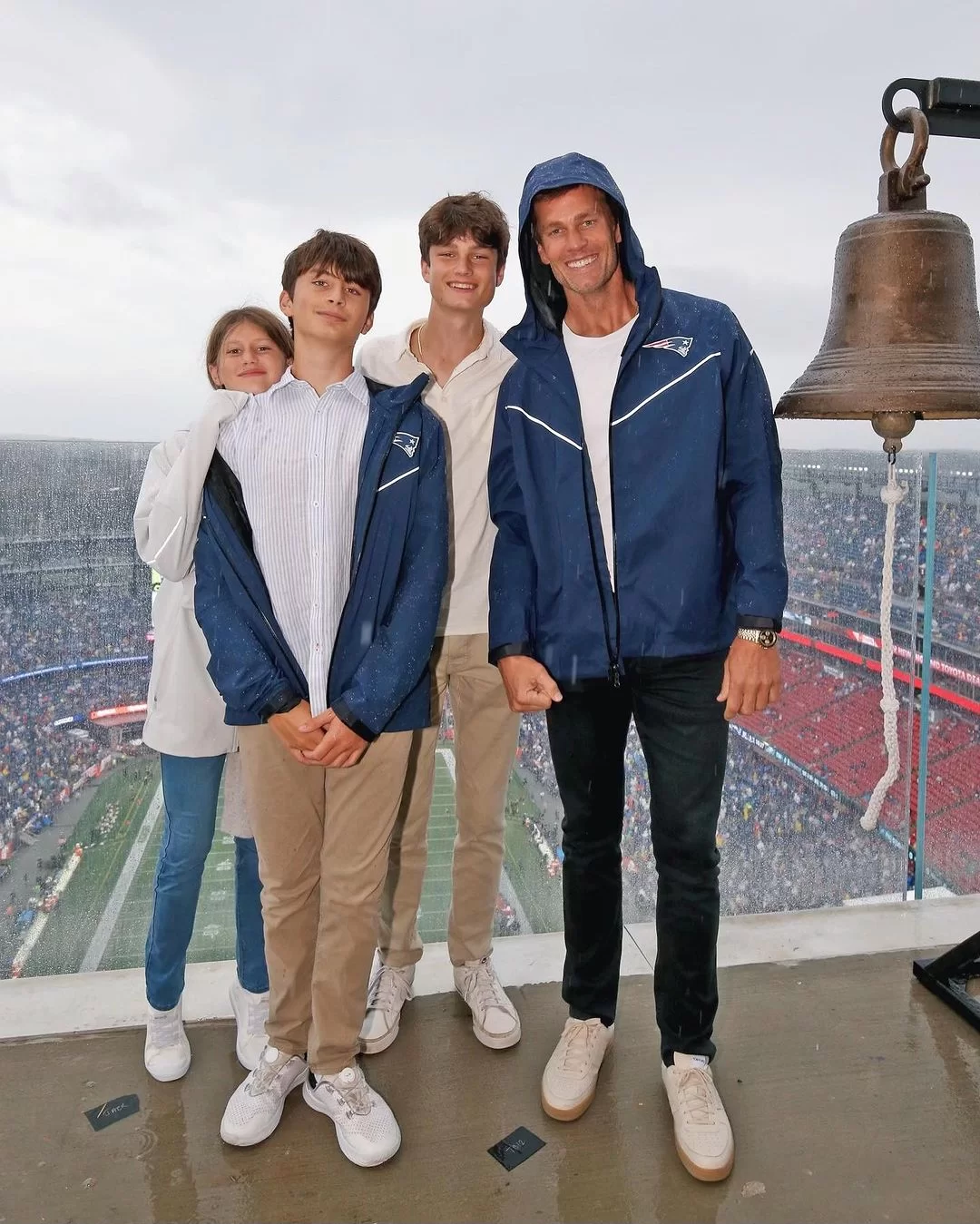 Tom Brady e seus filhos Benjamin e Vivian com Gisele Bündchen e seu filho mais velho Jack com Bridget Moyanahan