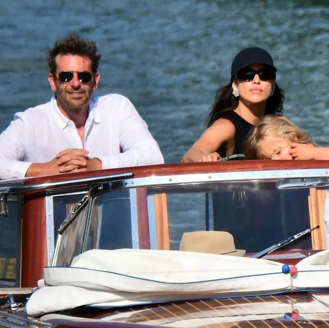 Irina Shayk em viagem com Bradley Cooper, e a filha do ex-casal Lea de seis anos