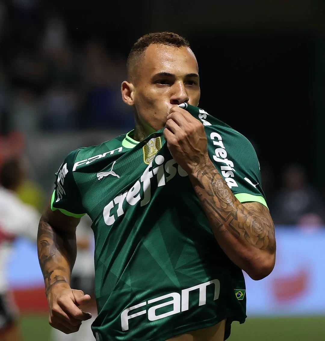 Breno Lopes em comemoração de gol para o Palmeiras