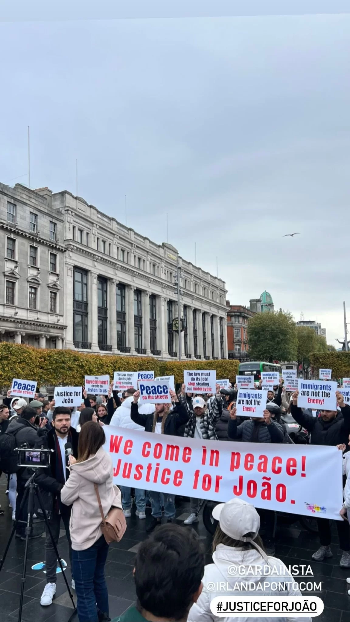 Brasileiros protestam nesta segunda em Dublin, na Irlanda